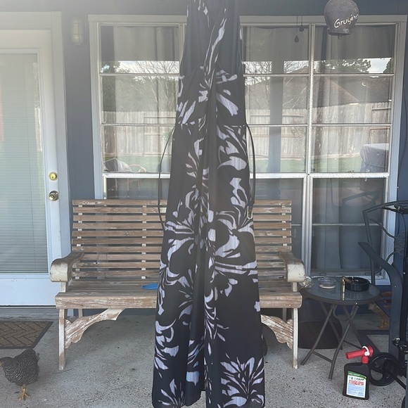 black maxi dress with white design. belt included. - Picture 3 of 4